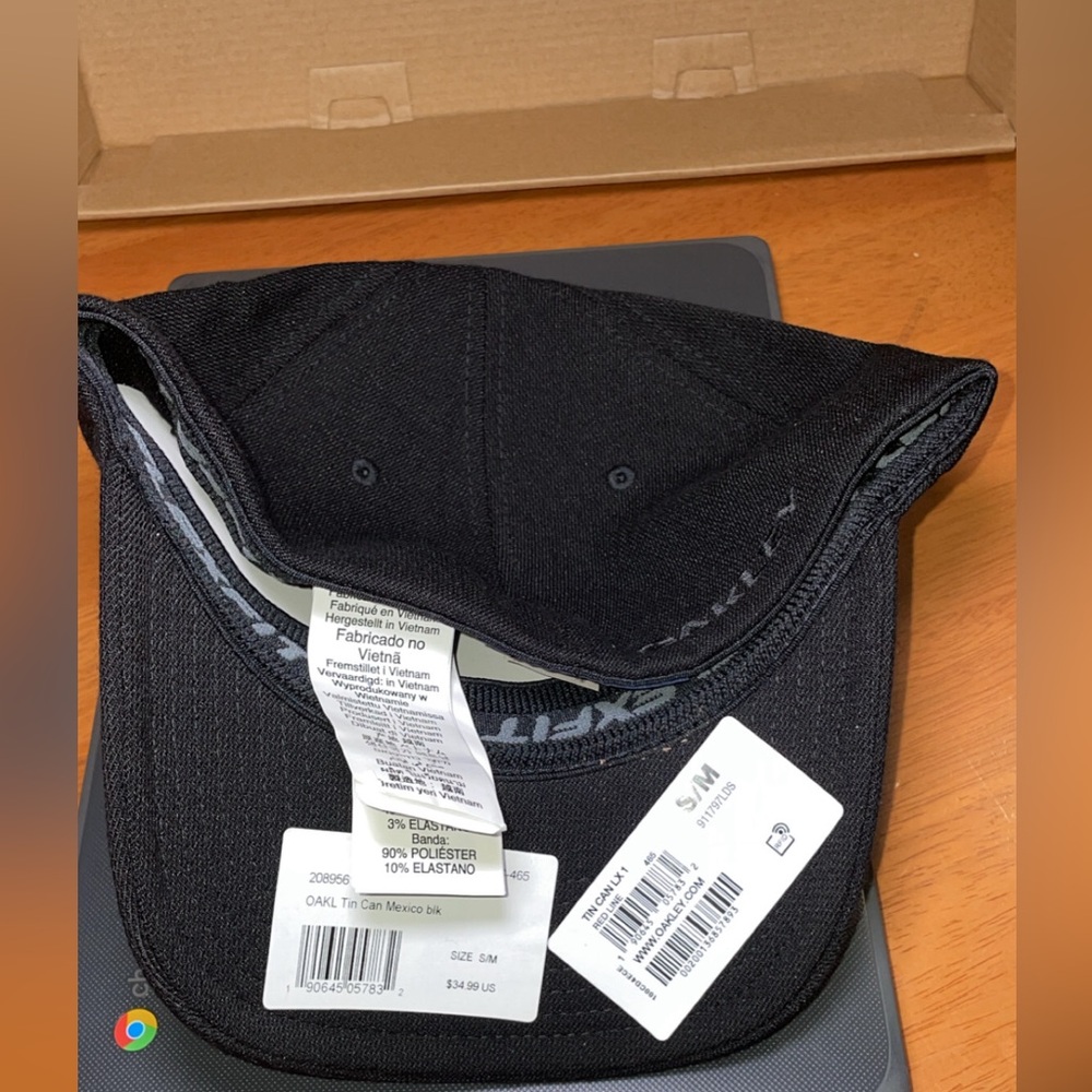 OAKLEY HATS Tin Can Mexico bik
SIZE S/M
$34.99 US
S/M
WWW.OAKLEY.com - Picture 2 of 7